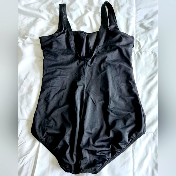 Land's End Full Coverage One-Piece Swimsuit Beach Resort Spring Summer Vacation - Picture 5 of 8